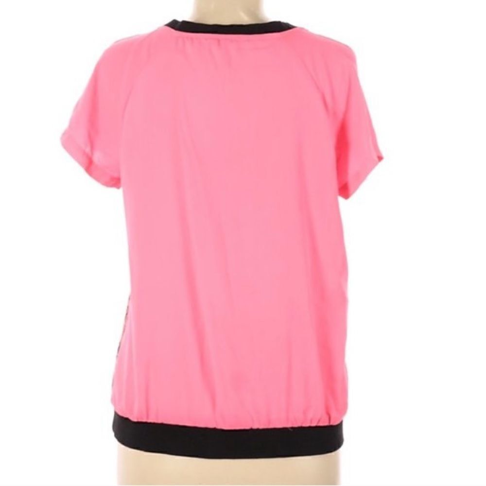 NWOT - KUT from the kloth neon pink sequin front short sleeve top Size: M - Picture 2 of 9